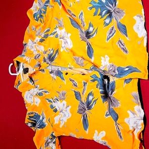 H&M Yellow Hawaiian Shirt sleeve button up